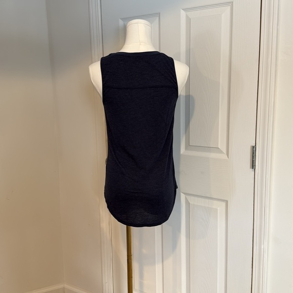 vince. Blue tank with 100% silk side stripe detail XS NWOT - Picture 4 of 11